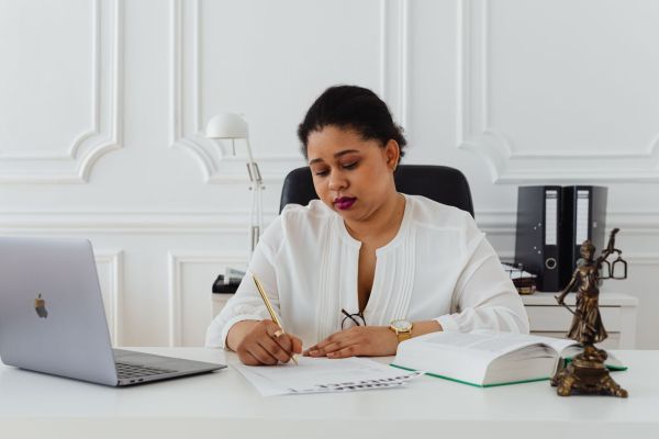 Pour quels services engager des notaires à Aix-en-Provence ?